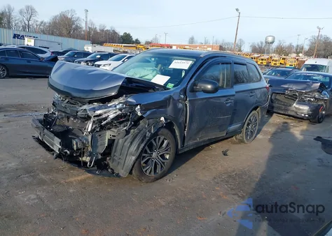 2017 Mitsubishi Outlander Es z USA, uszkodzony, nr VIN JA4AD2A33HZ032388